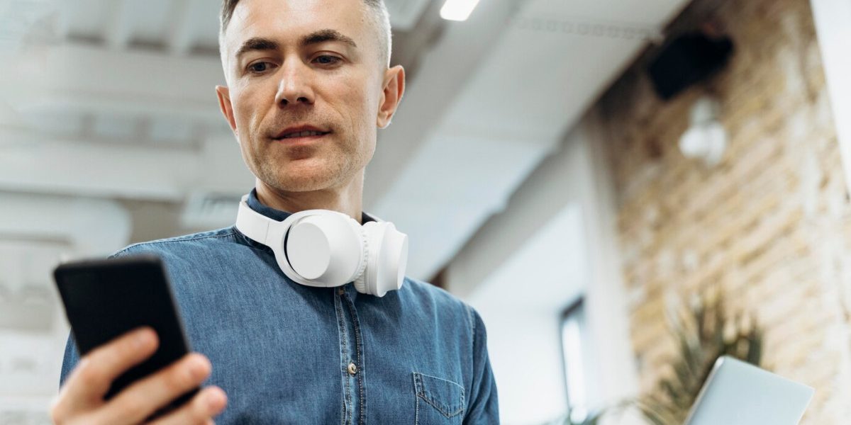Me-pueden-prohibir-escuchar-musica-en-el-trabajo-2